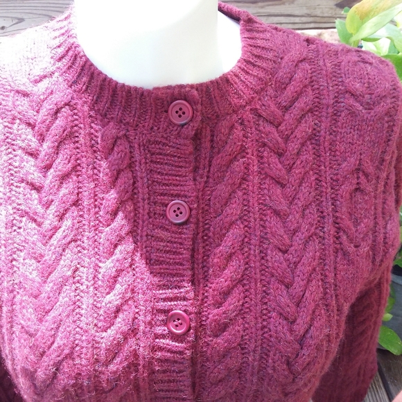 Signature Northern Isle Women's Sweater - Picture 2 of 6